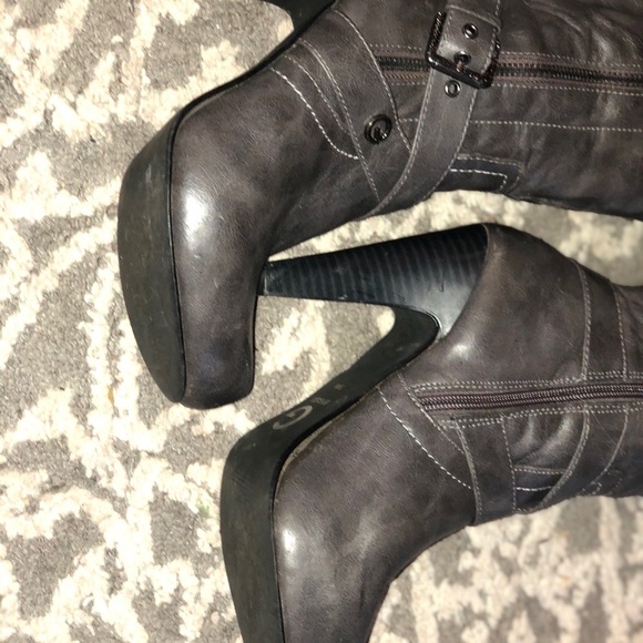 Guess OTK grey boots with buckles - Picture 3 of 6